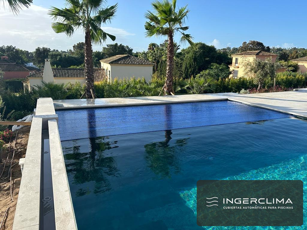 Automatic pool cover installation in Toledo