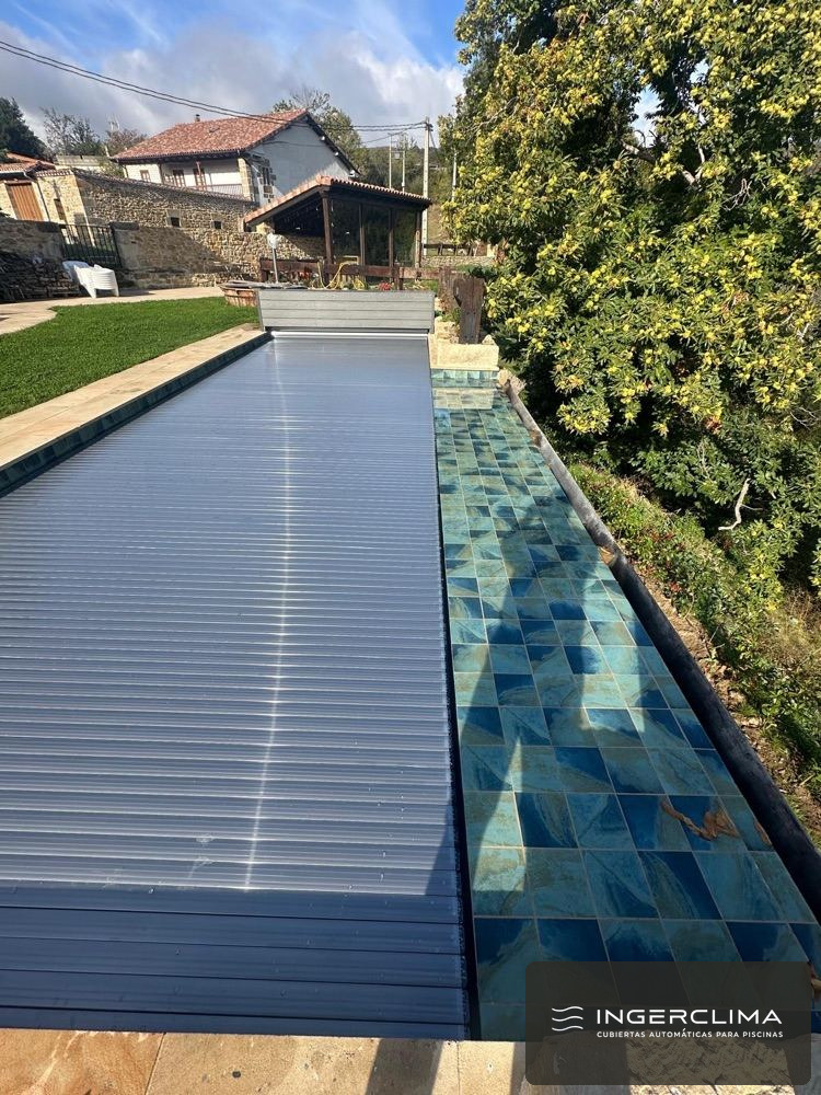 Completed project — automatic pool cover on a terrace